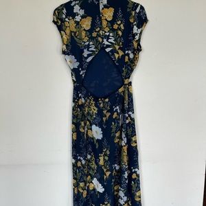 commense, size M, cap sleeve floral midi with slit